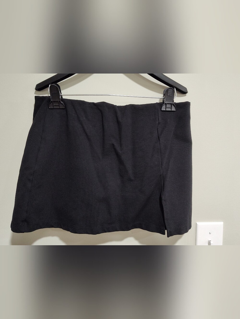 American Eagle Women's Black Solid Pull-On Knit Stretch Skort Slit Short, Large